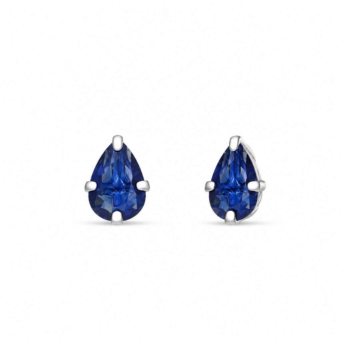 Saphira Pear Studs
