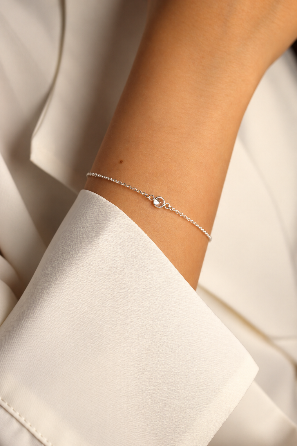 Eira Solitaire Bracelet